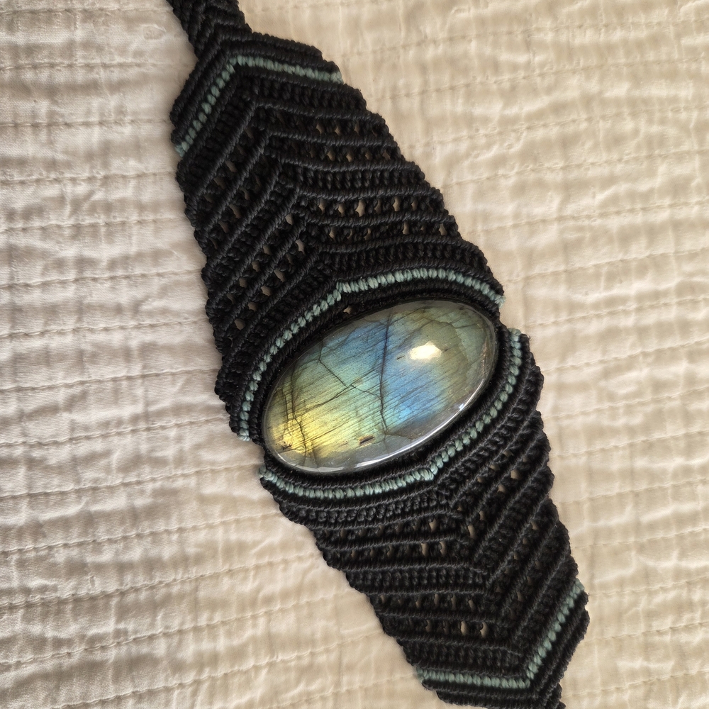 Handmade Macramé Bracelet with Labradorite Center Stone.